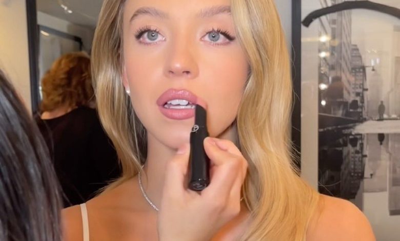 The 19 Magnificence Merchandise Sydney Sweeney Wore Whereas Internet hosting SNL