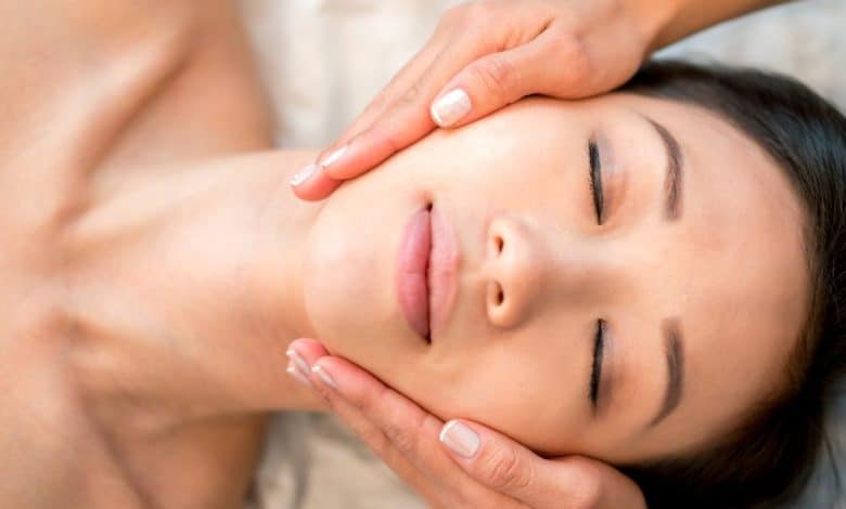 Greatest Magnificence Merchandise to Get Your Pores and skin Pink Carpet Prepared, In keeping with an Skilled