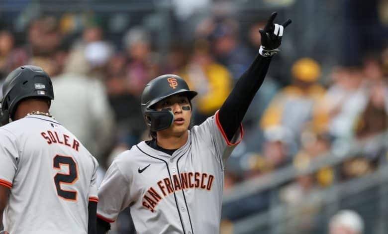 Jung Hoo Lee celebrates first MLB residence run in Giants win