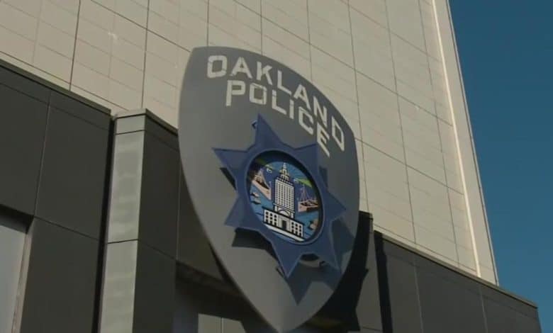 Oakland police trying to find tried burglars who crashed into enterprise
