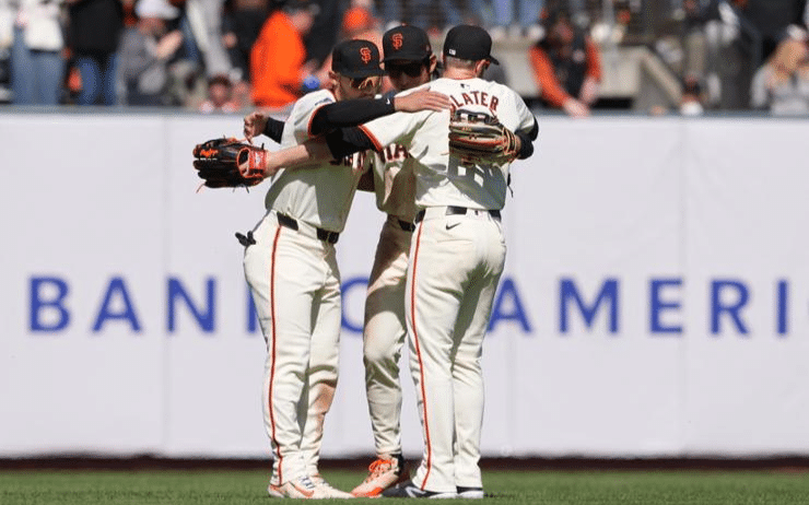 Giants’ Lee Jung-hoo will get 1st hit at residence; Padres’ Kim Ha-seong commits 2 errors