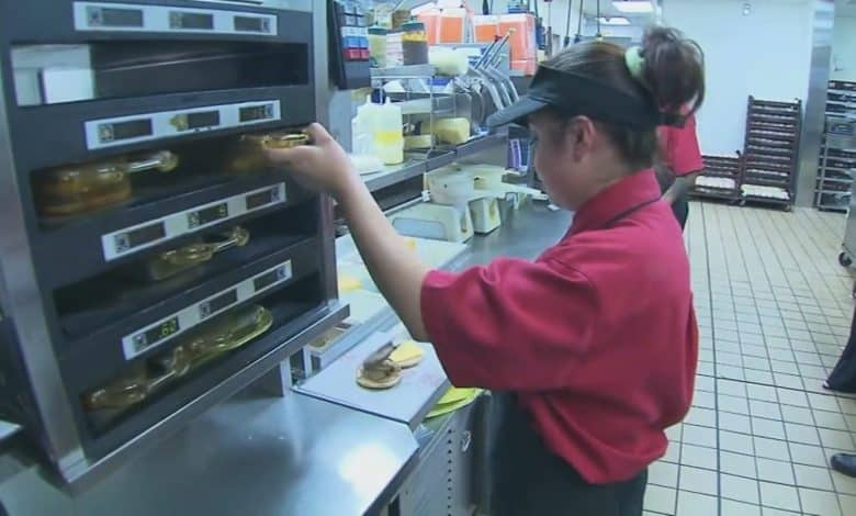 New  minimal wage for California’s fast-food employees begins on April 1