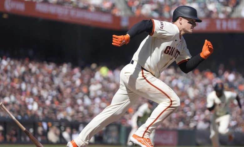 Giants take their residence opener, beating the Padres 3-2