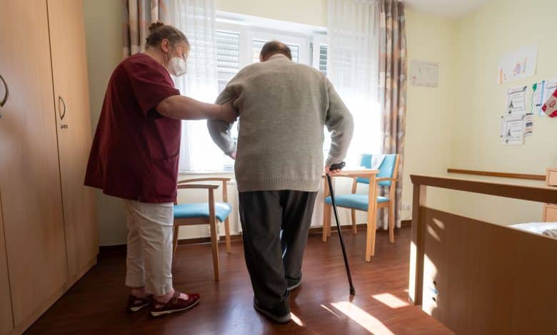 Most nursing properties haven’t got sufficient workers to fulfill the brand new federal guidelines : Pictures