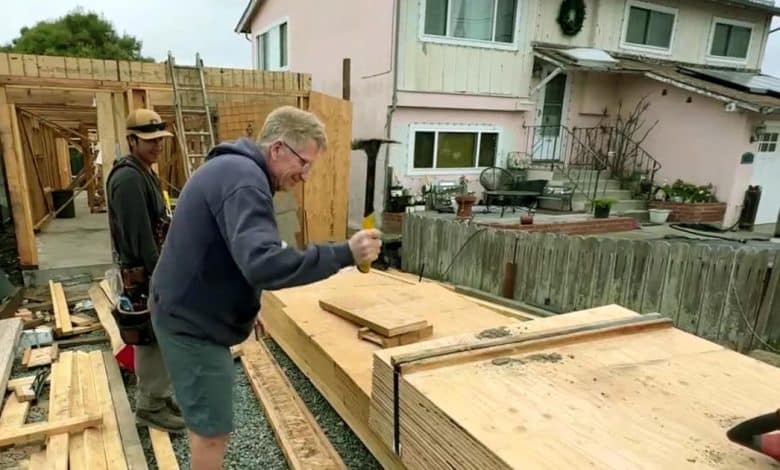 Contractors wrestle with prolonged allow course of amid housing disaster