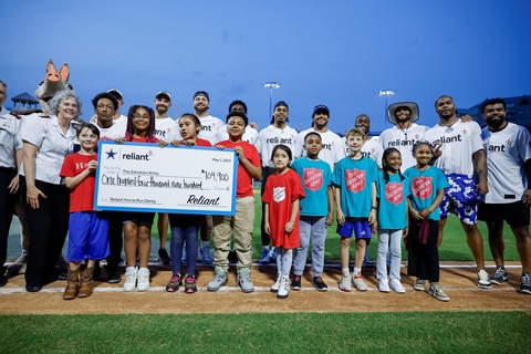 Reliant Dwelling Run Derby with Dallas Cowboys Scores 5,000 to North Texas Nonprofits