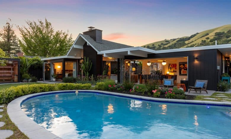 A Tricked-Out Eichler Dwelling Close to San Francisco Lists for .7 Million