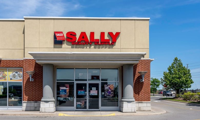 Excessive-Earnings Customers Splurge, Others Cautious