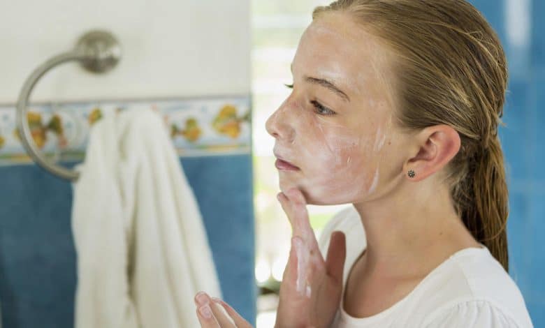 Tweens obsessive about skincare are spending massive on magnificence merchandise. Consultants share do’s and don’ts for secure pores and skin.