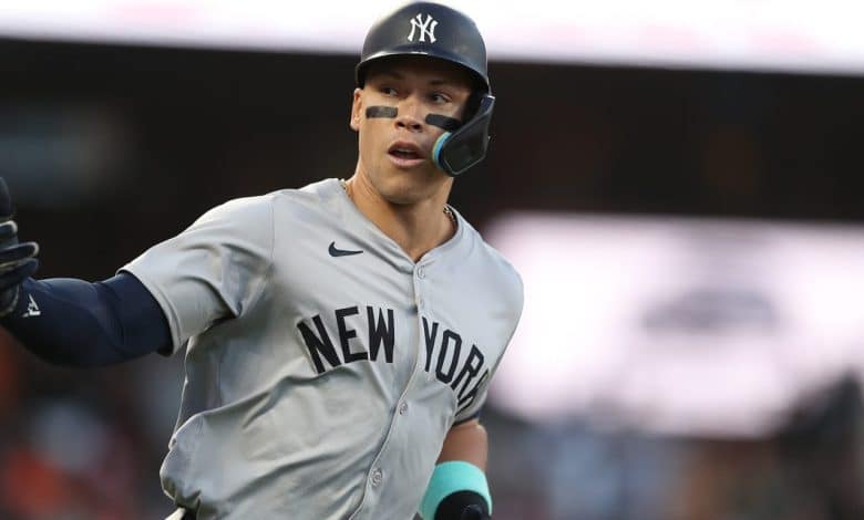 Aaron Choose takes MLB lead in homers vs. Giants