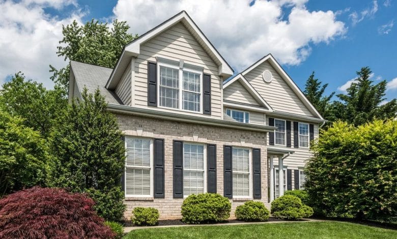 The Typical House Is Promoting For Much less Than Checklist Value, the First Time That Has Occurred in Late Spring Since Begin of Pandemic