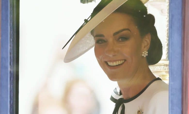 Get a free Bobbi Brown magnificence bundle price over £77, reportedly favoured by Kate Middleton