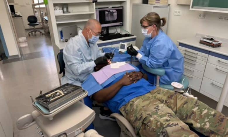 AR-MEDCOM dental crew helps Grafenwoehr Military Dental Clinic > U.S. Military Reserve > Information-Show
