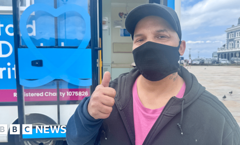 NHS dentist disaster: Man pressured to put on masks to cover his tooth
