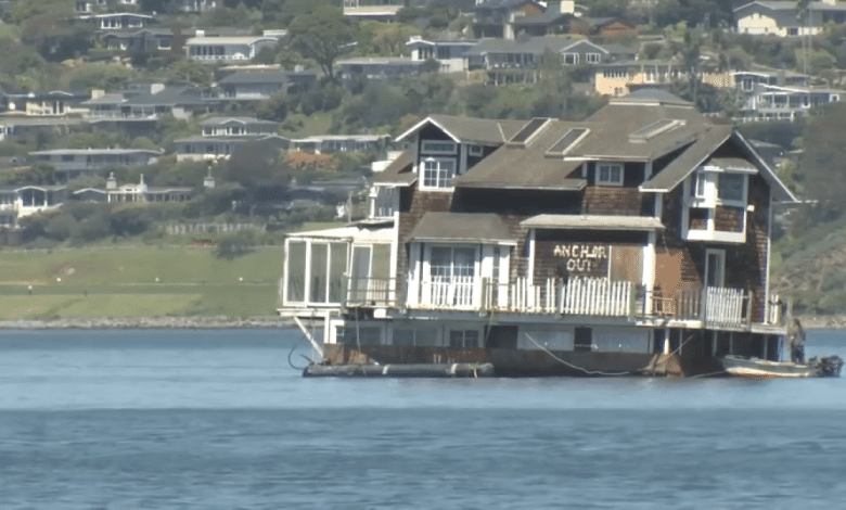 Dwelling floated from Redwood Metropolis to Sausalito – NBC Bay Space