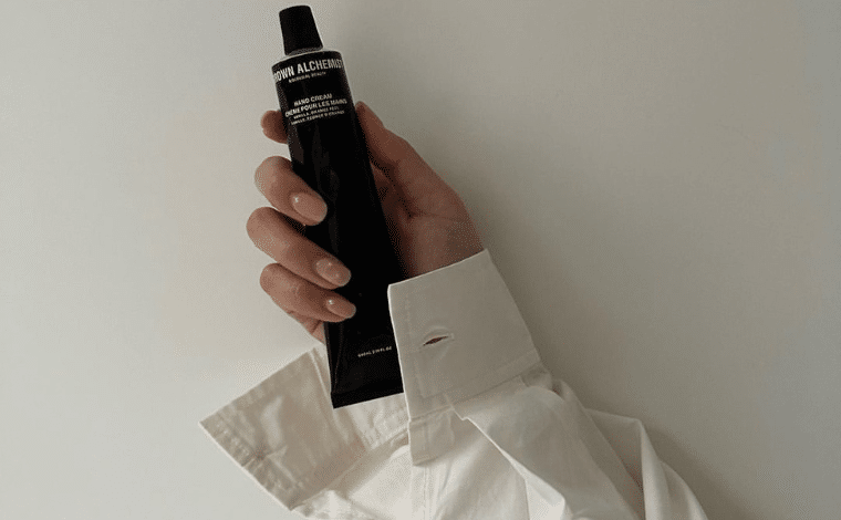 10 clear magnificence merchandise that minimalists love