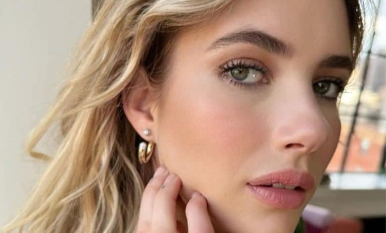 Emma Roberts’s Go-To Summer time Make-up Objects and On-Set Skincare