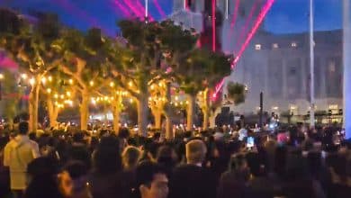 S.F. Civic Heart Plaza live performance elicits raves, some boos from close by companies