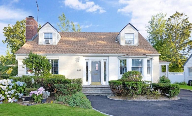 Lengthy Island dwelling costs sizzle to report highs in June